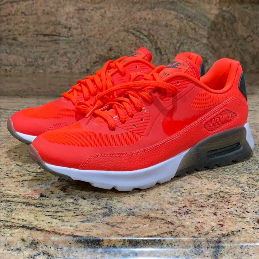 NIKE AIR MAX 90 ULTRA ESSENTIAL (W)